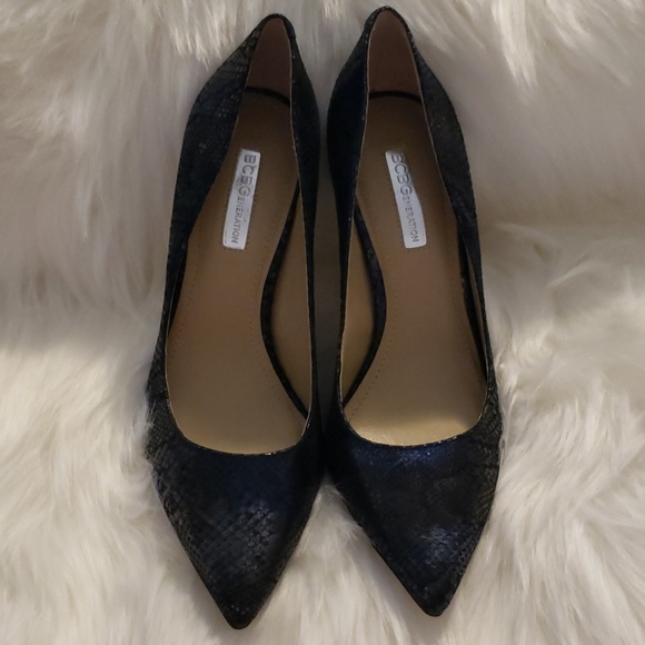 Loved BCBGeneration blue&black snake skin heels - Picture 1 of 5